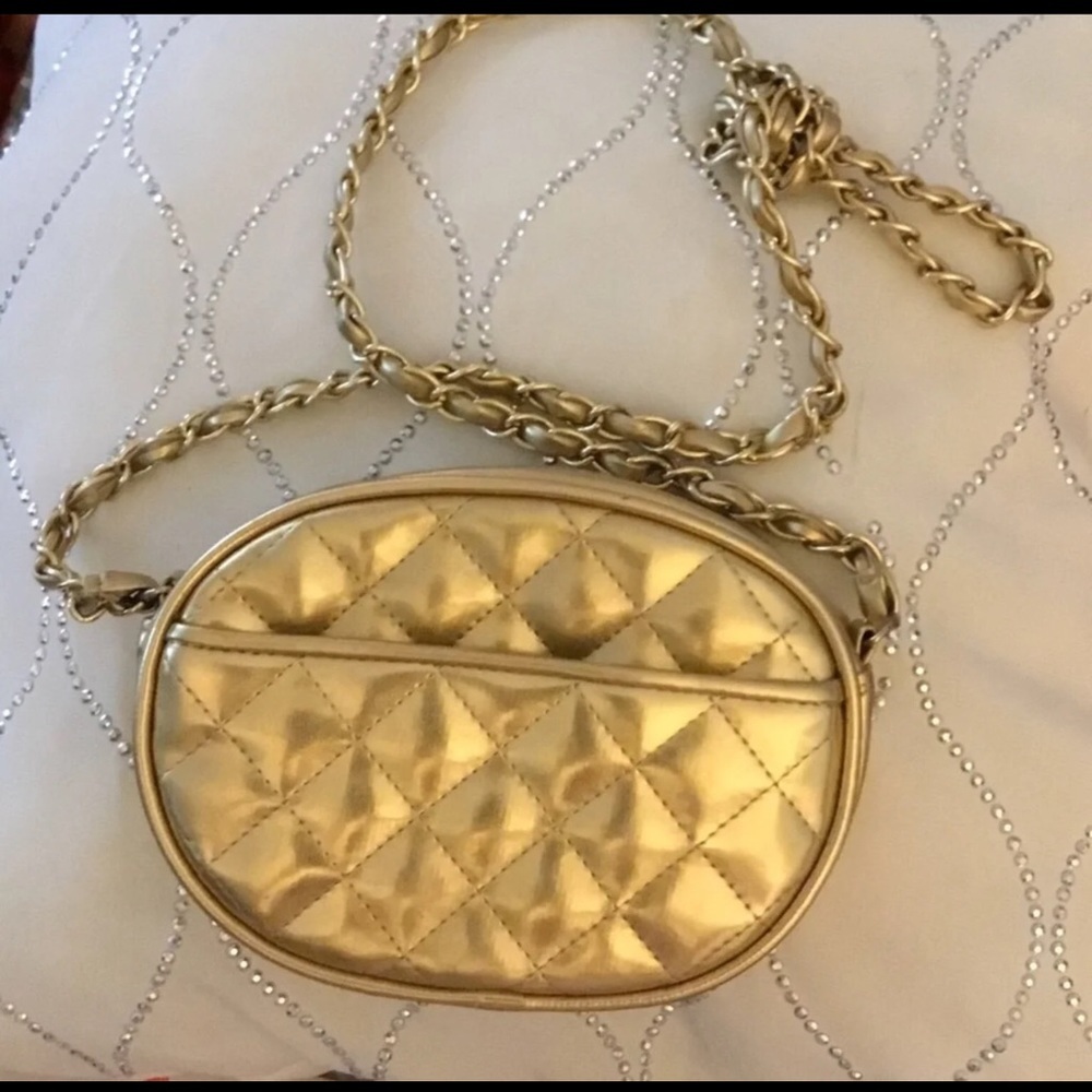 Boutique gold small oval purse🌹